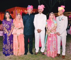 Thakur Chitranjan Singh Ji with whole Family